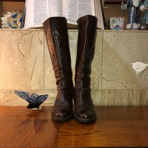 Born Navi women’s tall boot in size 8/39